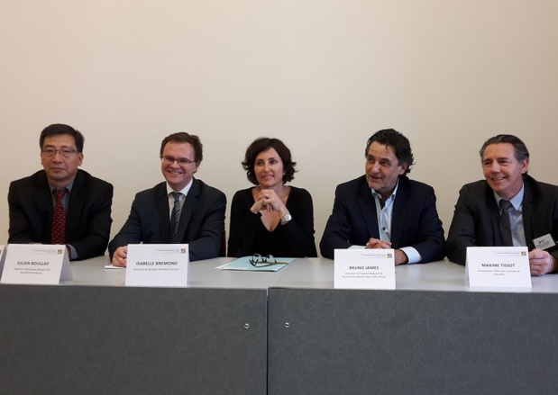 Pierre Shi (ID Travel Pro), Julien Boullay (Aéroport Marseille Provence), Isabelle Brémond (Bouches-du-Rhône Tourisme), Bruno James (CRT PACA), et Maxime Tissot (OT Marseille) lors de la conférence de presse à Marseille - Photo CE