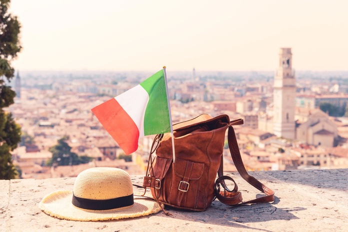 Les touristes Italiens privilégiant les expériences pendant leurs vacances. @depositphotos/studioM