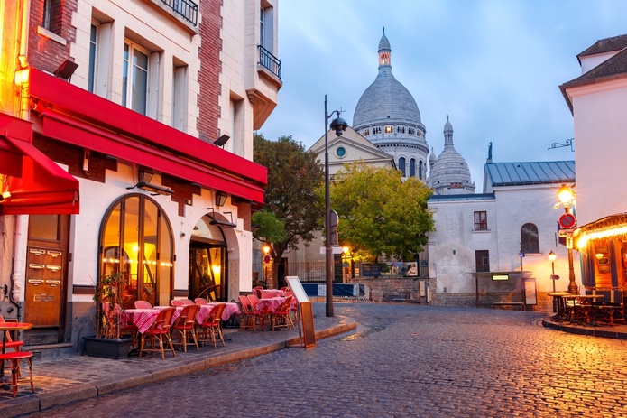 L’Hôtel BASSS rouvre ses portes à Montmartre - Photo : Depositphotos.com @olgacov