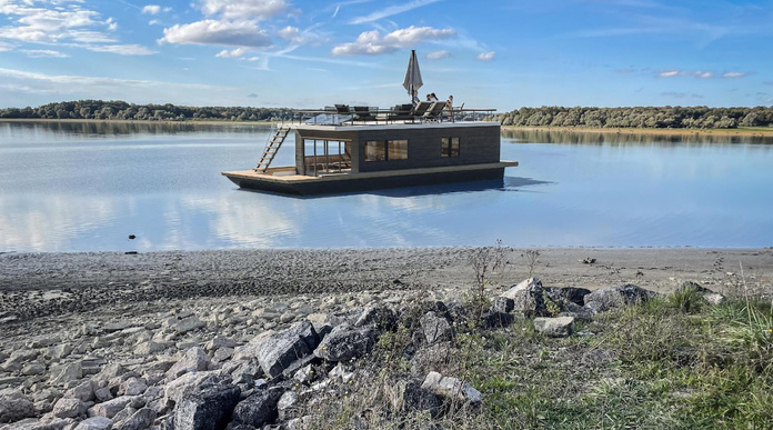 Flotyll inaugure ses premiers lodges flottants sur le lac du Der- ©Flotyll Flotyll inaugure ses premiers lodges flottants sur le lac du Der- ©Flotyll
