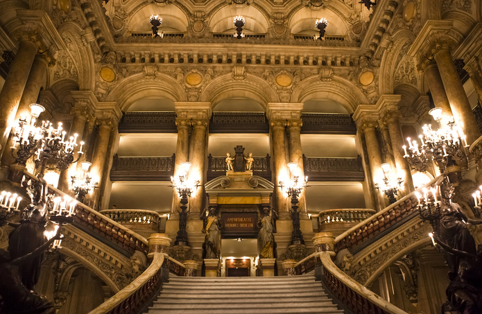 Vue du grand escalier de l'Opéra Garnier à Paris - DepositPhotos.com, isogood