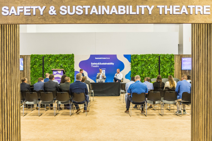 Au Seatrade Cruise Global 2025, lors des conférences, l'accent a été mis sur les stratégies de décarbonation et l’essor des carburants alternatifs - Photo : Seatrade Cruise Global Au Seatrade Cruise Global 2025, lors des conférences, l'accent a été mis sur les stratégies de décarbonation et l’essor des carburants alternatifs - Photo : Seatrade Cruise Global