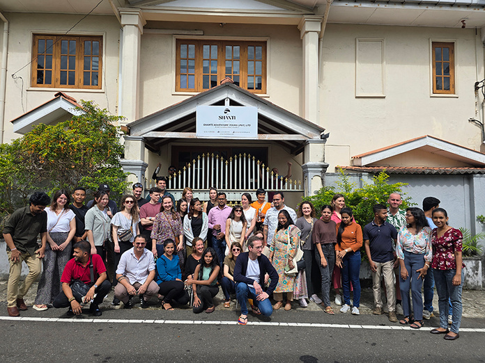 L'équipe des managers Shanti & Tierra au bureau de Colombo © Shanti Travel L'équipe des managers Shanti & Tierra au bureau de Colombo © Shanti Travel