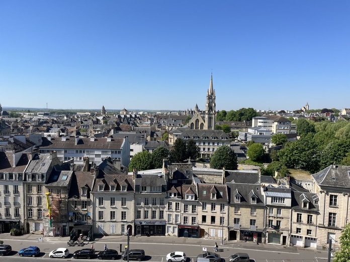 Caen, vue depuis les remparts du château (© PB) Caen, vue depuis les remparts du château (© PB)