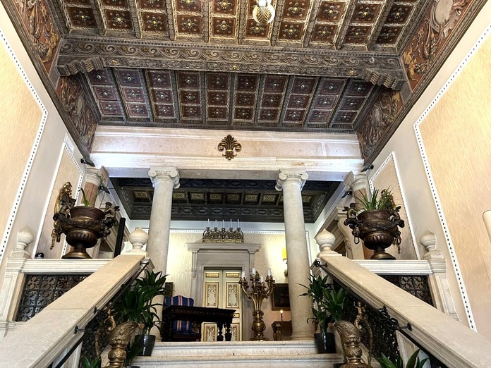 Dès l'entrée dans Duchessa Isabella se font admirer de superbes plafonds à caissons Renaissance - Photo : Paula Boyer Dès l'entrée dans Duchessa Isabella se font admirer de superbes plafonds à caissons Renaissance - Photo : Paula Boyer