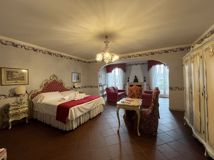 La suite "Glycine Rosa" de l'hotel Duchessa Isabella - Photo : Paula Boyer La suite "Glycine Rosa" de l'hotel Duchessa Isabella - Photo : Paula Boyer