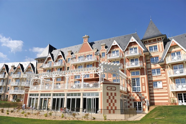 En pleine nature, à  500 mètres du centre-ville de Bagnoles de l’Orne le B’O Resort et son spa thermal cultivent  le style Belle Epoque.  Photo B'O Resort.