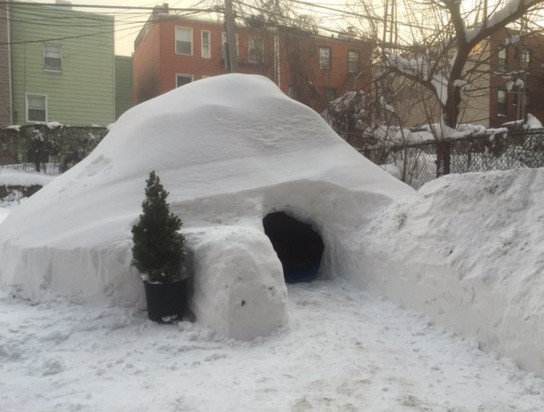 New York : il construit un igloo et le met en location sur Airbnb