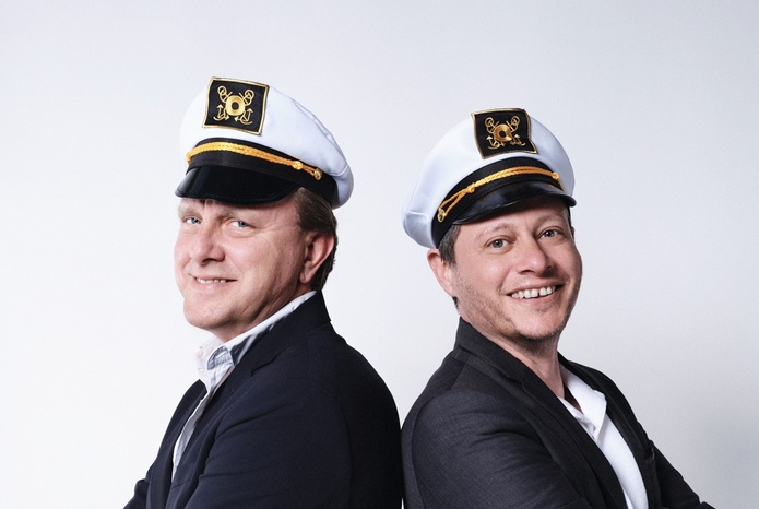 Claude François Junior et Jonathan Dassin - Photo : @SHADOWLAB STUDIO Claude François Junior et Jonathan Dassin - Photo : @SHADOWLAB STUDIO