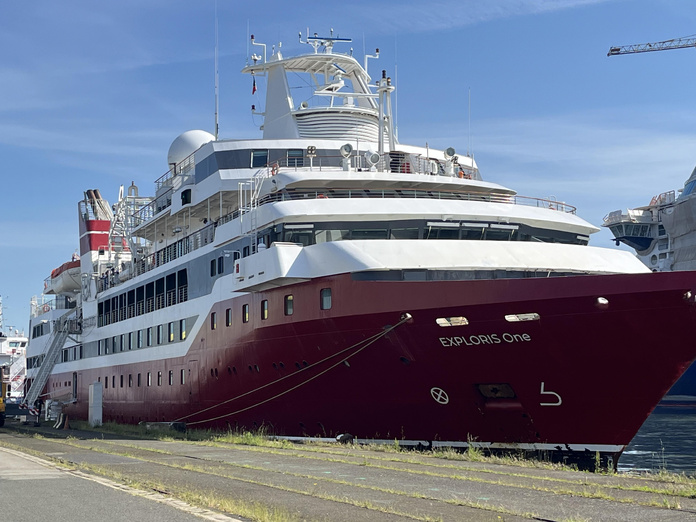 A Saint-Nazaire, l'Exploris One et sa robe rouge rubis ne passe pas inaperçu. @LG