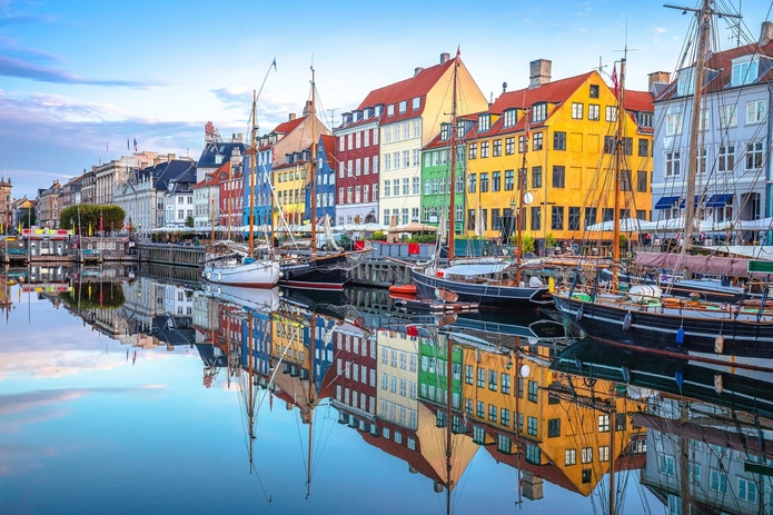 Copenhague récompense les visiteurs qui arrivent en train - Photo : Depositphotos.com @xbrchx