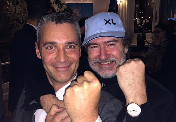 Folco Aloisi, co-fondateur de Karavel-Promovac et Laurent Magnin, président de XL Airways, scellent leur accord dans la bonne humeur... /photo JDL