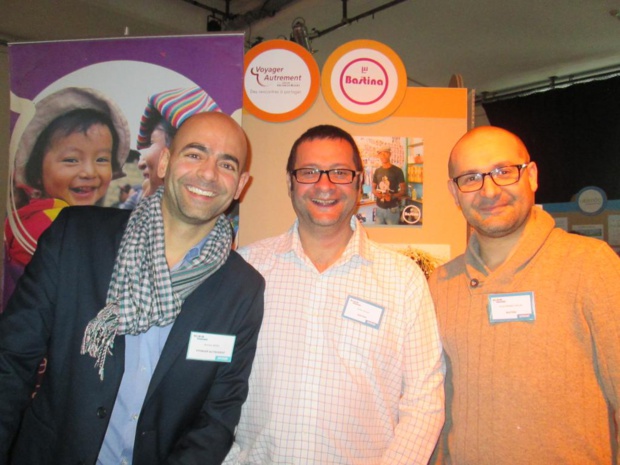 Sur leur stand commun au salon Agora CE, des acteurs du tourisme responsable et solidaire. A gauche,   Damien Berel  (Voyager Autrement),  Stefan Buljat et Denis Skrabo Klapan membres de Bastina Voyages - DR : M.S.