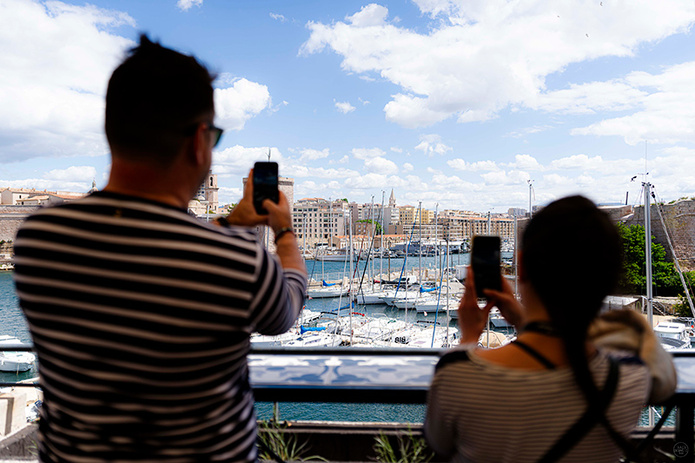 Marseille a servi de point d’ancrage pour cette 23ᵉ édition du Forum des Pionniers, mais c’est tout un territoire aux multiples visages qui s’est dévoilé au fil des jours. © Jules Despretz