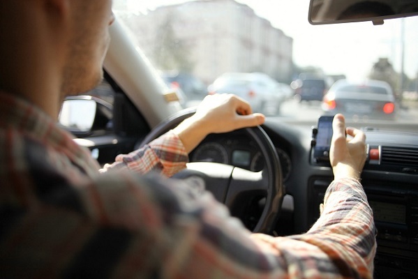 Les candidats devront obtenir au moins 12 sur 20 de moyenne à l'examen pour devenir chauffeur de VTC - Photo : kichigin19-Fotolia.com