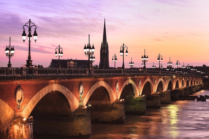 Volotea renforce sa présence à Bordeaux - Photo : Depositphotos.com @halen_hoie