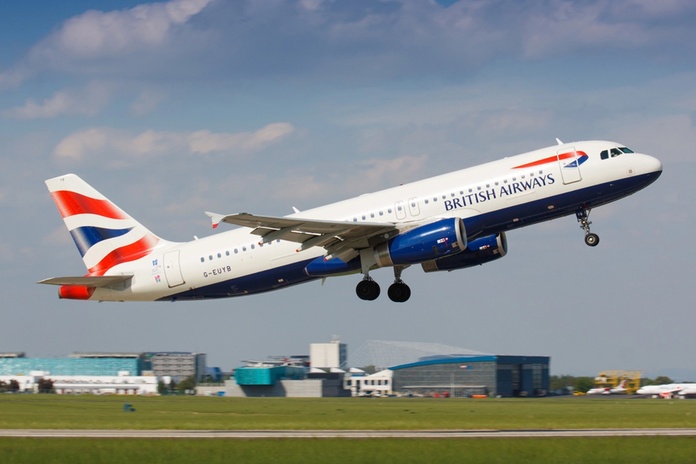 Sous l’empire de la drogue, un steward de British Airways abandonne son post eet entame une danse nu en plein vol. @depositphotos/rebius
