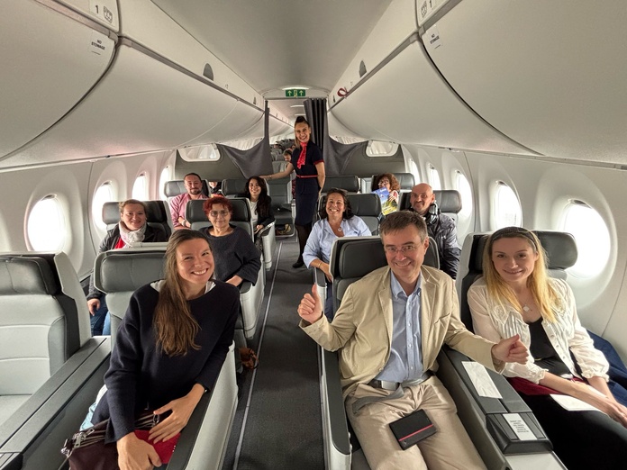 Les participants de l'éductour en classe affaires à bord d'un A220 de la compagnie Animawings - Photo C. Vaurillon APG Les participants de l'éductour en classe affaires à bord d'un A220 de la compagnie Animawings - Photo C. Vaurillon APG