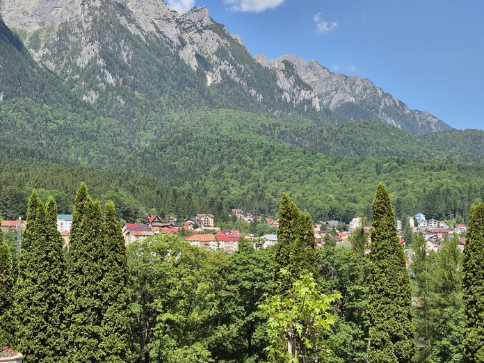 Vue depuis le château de Cantacuzino à Busteni - Photo C.V. Vue depuis le château de Cantacuzino à Busteni - Photo C.V.