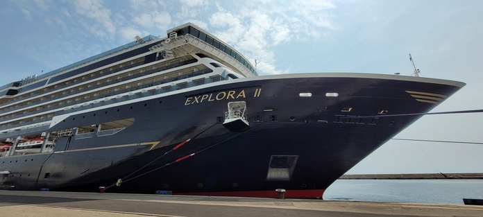 En escale à Marseille, l'Explora II a accueilli à son bord des agents de voyages avec quelques-uns de leurs clients - Photo : A.B. En escale à Marseille, l'Explora II a accueilli à son bord des agents de voyages avec quelques-uns de leurs clients - Photo : A.B.