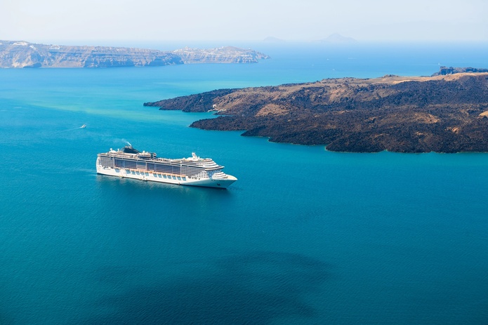 Grèce : une nouvelle taxe sur les croisières effective dès le 1er juillet. Mykonos et Santorin accueillent chaque année plus d’un million de passagers.@Deposit-Photos.com - Royalty-free Images Grèce : une nouvelle taxe sur les croisières effective dès le 1er juillet. Mykonos et Santorin accueillent chaque année plus d’un million de passagers.@Deposit-Photos.com - Royalty-free Images