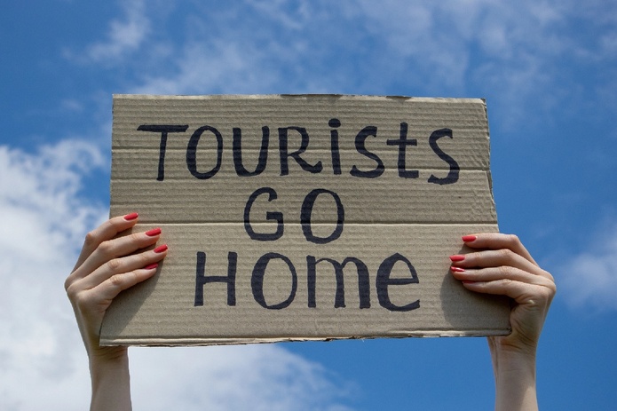 "Tourists go home" : Barcelone, Naples, Lisbonne… le sud de l’Europe en révolte contre le surtourisme - Depositphotos.com Auteur sergii.kl.ua "Tourists go home" : Barcelone, Naples, Lisbonne… le sud de l’Europe en révolte contre le surtourisme - Depositphotos.com Auteur sergii.kl.ua