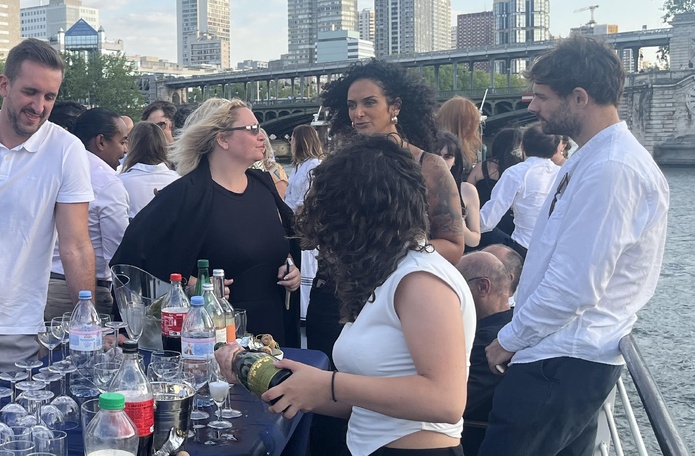 La péniche "Sans-Souci" a accueilli les invités d'Expedia Taap - Photo : LG La péniche "Sans-Souci" a accueilli les invités d'Expedia Taap - Photo : LG