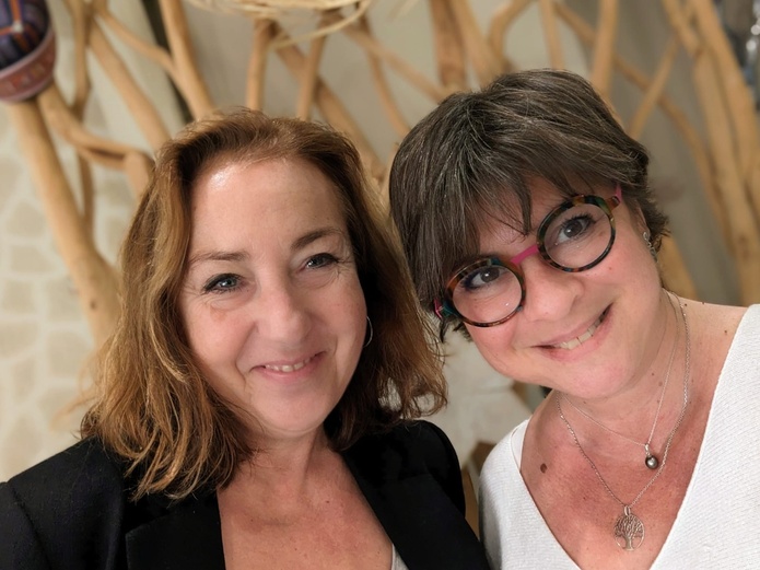 Marie-Rose Fabry, cheffe d’agence et Ariane David, agent de voyages de l’agence Carré Voyages à La Garennes-Colombes. @carré voyages Marie-Rose Fabry, cheffe d’agence et Ariane David, agent de voyages de l’agence Carré Voyages à La Garennes-Colombes. @carré voyages