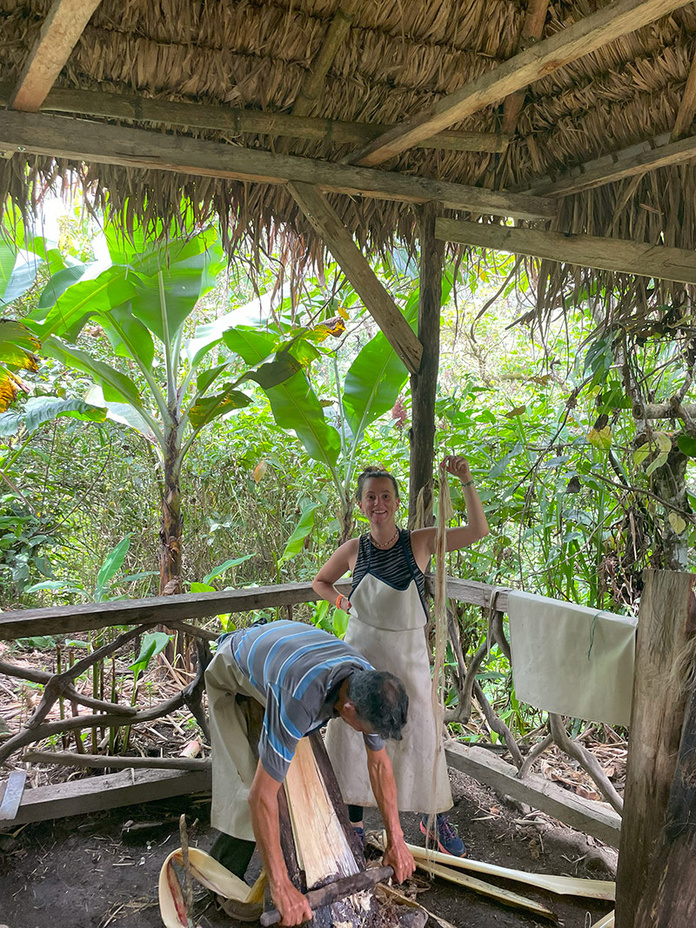 Atelier de fibre de banane plantain © Marianne Jagu