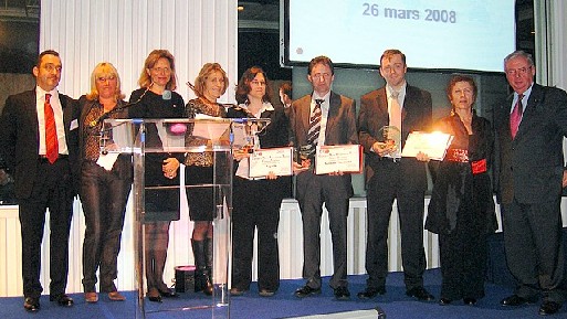 de gche à dte : Emmanuel Toromanof (SG de l'APS), Brigitte Bailet (administrateur APS), Pascale Nargeot (HSBC), Maryse Tricart (AF), les lauréats : Cécile Domens, Pascal Cordier et Olivier Lebrun et Arlette Alphaize-Furet (MAP) et Patrick Sauzier (HSBC de gche à dte : Emmanuel Toromanof (SG de l'APS), Brigitte Bailet (administrateur APS), Pascale Nargeot (HSBC), Maryse Tricart (AF), les lauréats : Cécile Domens, Pascal Cordier et Olivier Lebrun et Arlette Alphaize-Furet (MAP) et Patrick Sauzier (HSBC