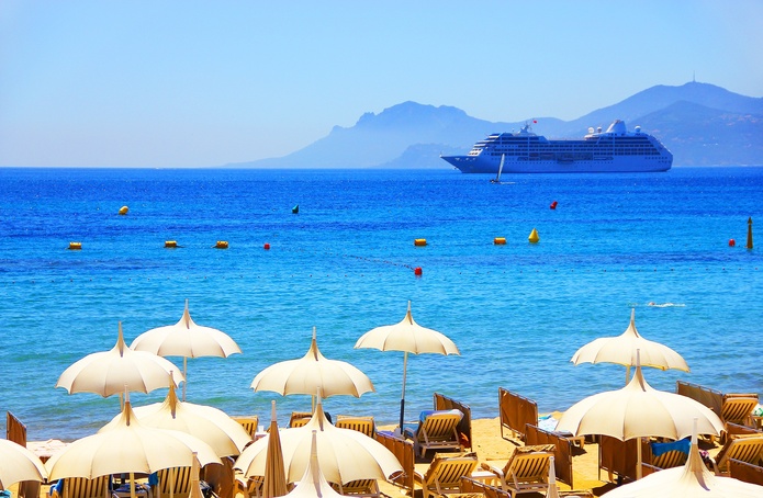 Sans port en eau profonde, Cannes accueille aujourd’hui ses croisiéristes via des navettes depuis des paquebots mouillant au large @Deposit-Photos.Com Sans port en eau profonde, Cannes accueille aujourd’hui ses croisiéristes via des navettes depuis des paquebots mouillant au large @Deposit-Photos.Com