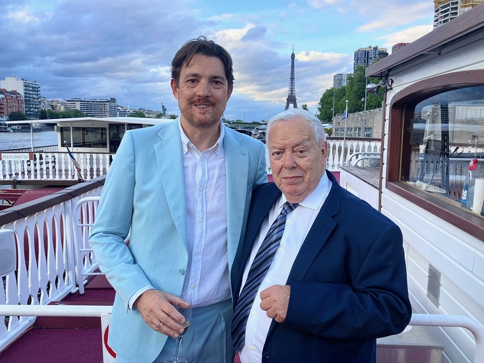 Jérôme Caro, directeur, et Michel Jouanot à qui il a racheté l'agence en 2004. (c).T.Beaurepère Jérôme Caro, directeur, et Michel Jouanot à qui il a racheté l'agence en 2004. (c).T.Beaurepère