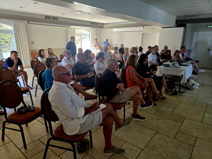 Les participants du séminaire EDV à Saint-Cyr-sur-Mer - Photo CE Les participants du séminaire EDV à Saint-Cyr-sur-Mer - Photo CE