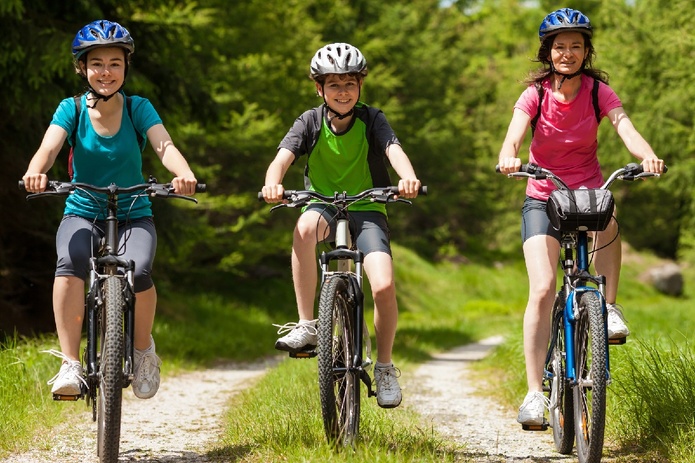 La petite reine s’est diversifiée. A la fois électrique, randonnée, trekkeuse, elle arbore des habits variés la rendant accessible à tous les profils d’utilisateurs et à toutes les bourses, bien que les ventes de vélos neufs baissent. - Depositphotos.com Auteur gbh007 La petite reine s’est diversifiée. A la fois électrique, randonnée, trekkeuse, elle arbore des habits variés la rendant accessible à tous les profils d’utilisateurs et à toutes les bourses, bien que les ventes de vélos neufs baissent. - Depositphotos.com Auteur gbh007