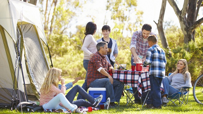 Été 2025 : quand la tente revient à la mode. Photo Deposite @affairedesinges Été 2025 : quand la tente revient à la mode. Photo Deposite @affairedesinges