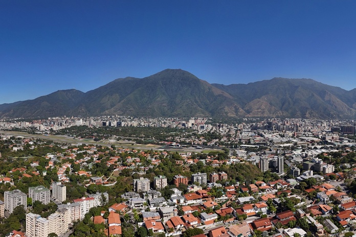 Les touristes Russes ont trouvé refuge en Amérique du Sud, notamment à Caracas, capitale du Vénézuéla. @depositphotos/carlosagonzalezq