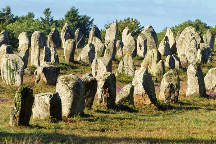 Les Mégalithes de Carnac - Photo : Depositphotos.com @smithore