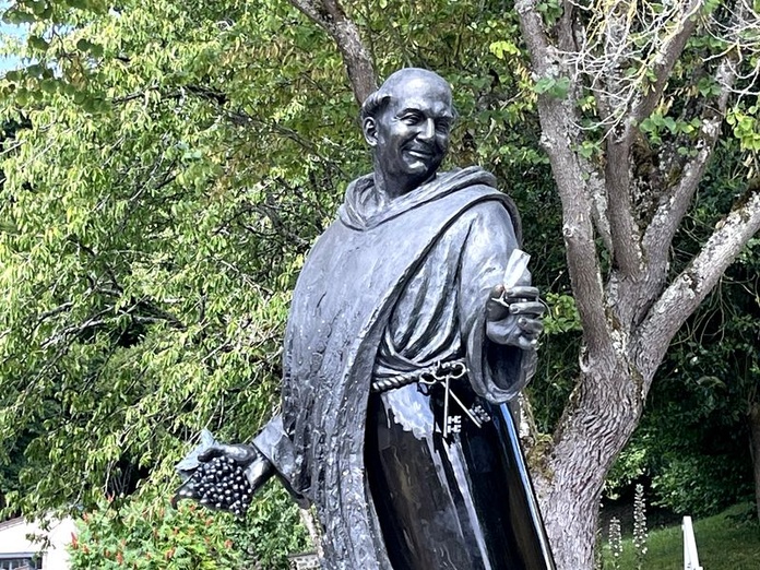 Hautvillers a installé une statue en hommage au moine Dom Perignon (© PB) Hautvillers a installé une statue en hommage au moine Dom Perignon (© PB)