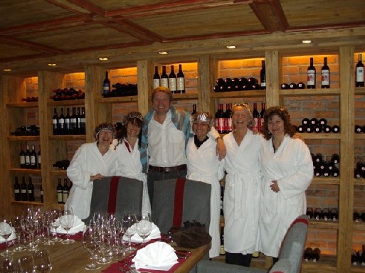 Helmut Stückelschweiger et ses invitées... décontractées Helmut Stückelschweiger et ses invitées... décontractées