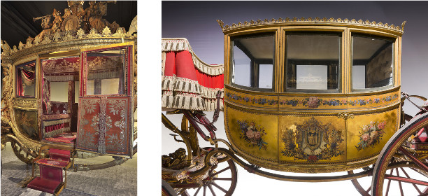A gauche : carrosse du sacre de Charles X 1825 À droite : berline de mariage de Napoléon Ier © Château de Versailles, C. Fouin