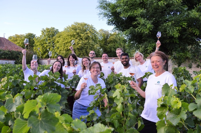 L'équipe d'Instants - bureau et guides - dans les vignes - Crédit photo : Instants