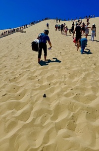 La dune du Pilat, sculptée par les vents et... les touristes ! - Photo : JDL La dune du Pilat, sculptée par les vents et... les touristes ! - Photo : JDL