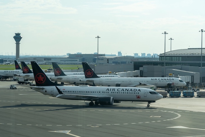 Grève Air Canada : la compagnie suspend la reprise de ses vols - Depositphotos.com, JHVEPhoto