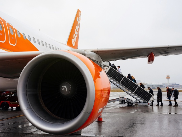 easyJet a achevé l’équipement de l’ensemble de ses Airbus A320neo et A321neo avec le système de navigation avancé FANS-C, - Depositphotos @ifeelstock