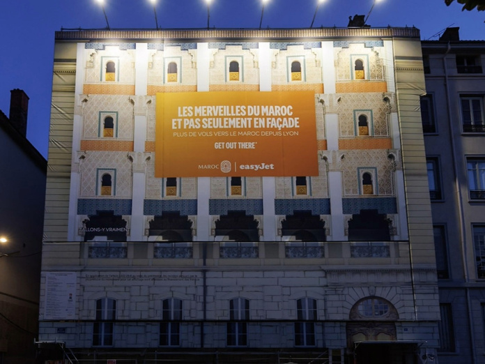 Une façade emblématique du centre-ville de Lyon est transformée en palais marocain traditionnel Une façade emblématique du centre-ville de Lyon est transformée en palais marocain traditionnel