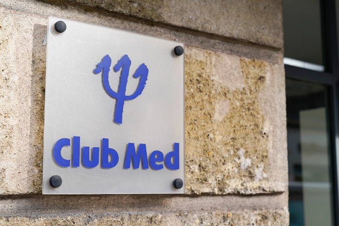 Emploi GO : Club Med lance un tour de France - Depositphotos.com  Auteur OceanProd