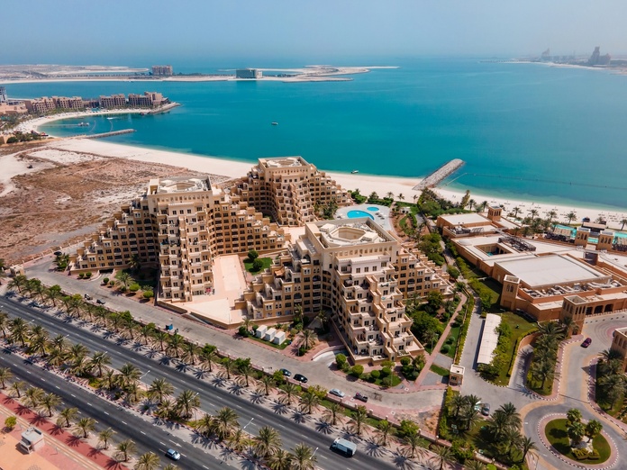 Ras Al Khaimah affiche un semestre record, avec plus de 654 000 visiteurs accueillis - Depositphotos.com, @CreativeFamily