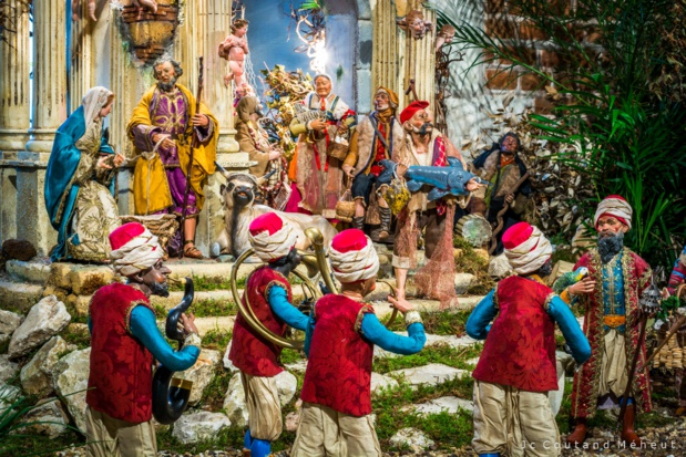 Traditions et une rare et précieuse crèche napolitaine à Amboise.ADT Touraine, Jean-Christophe Coutand-Méheut;