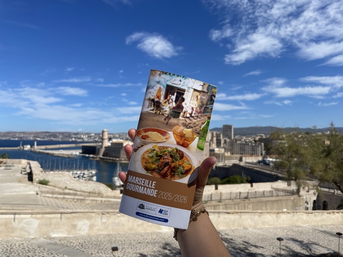 Avec un tirage de 8 000 exemplaires, le guide "Marseille Gourmande" est offert à l’Office de Tourisme et des Congrès de Marseille - @MF Avec un tirage de 8 000 exemplaires, le guide "Marseille Gourmande" est offert à l’Office de Tourisme et des Congrès de Marseille - @MF