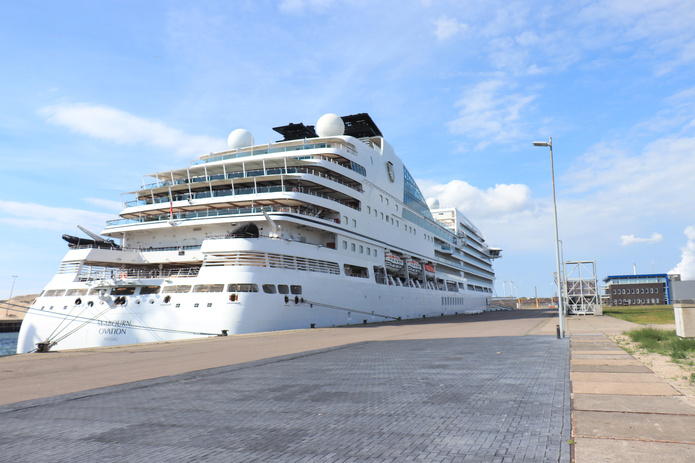 En escale à La Ciotat fin août, le Seabourn Ovation ne peut embarquer plus de 600 passagers @Deposit-Photos.Com - Portosabbia En escale à La Ciotat fin août, le Seabourn Ovation ne peut embarquer plus de 600 passagers @Deposit-Photos.Com - Portosabbia
